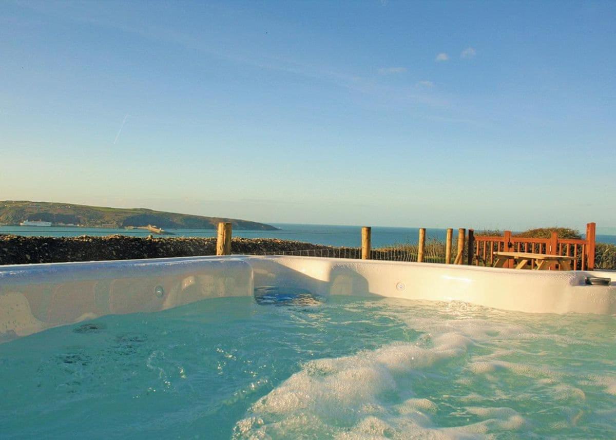 Fishguard Bay Resort Llanllawer エクステリア 写真