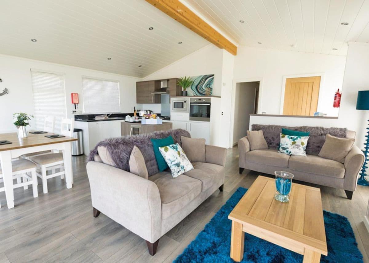 Fishguard Bay Resort Llanllawer エクステリア 写真