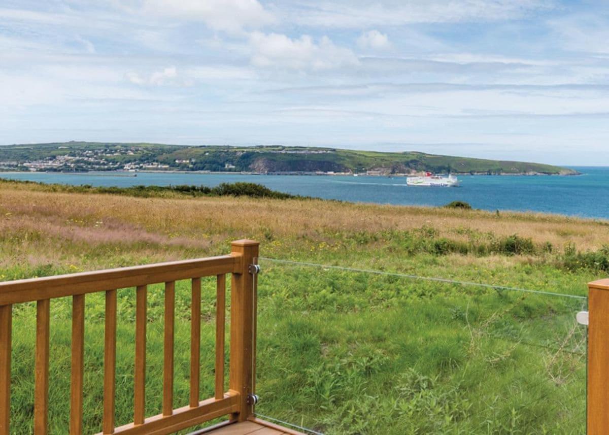 Fishguard Bay Resort Llanllawer エクステリア 写真