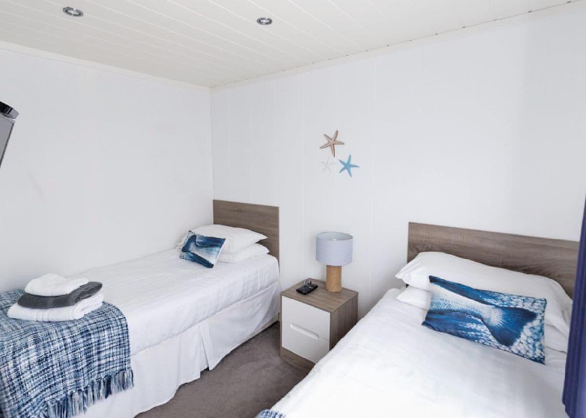 Fishguard Bay Resort Llanllawer エクステリア 写真