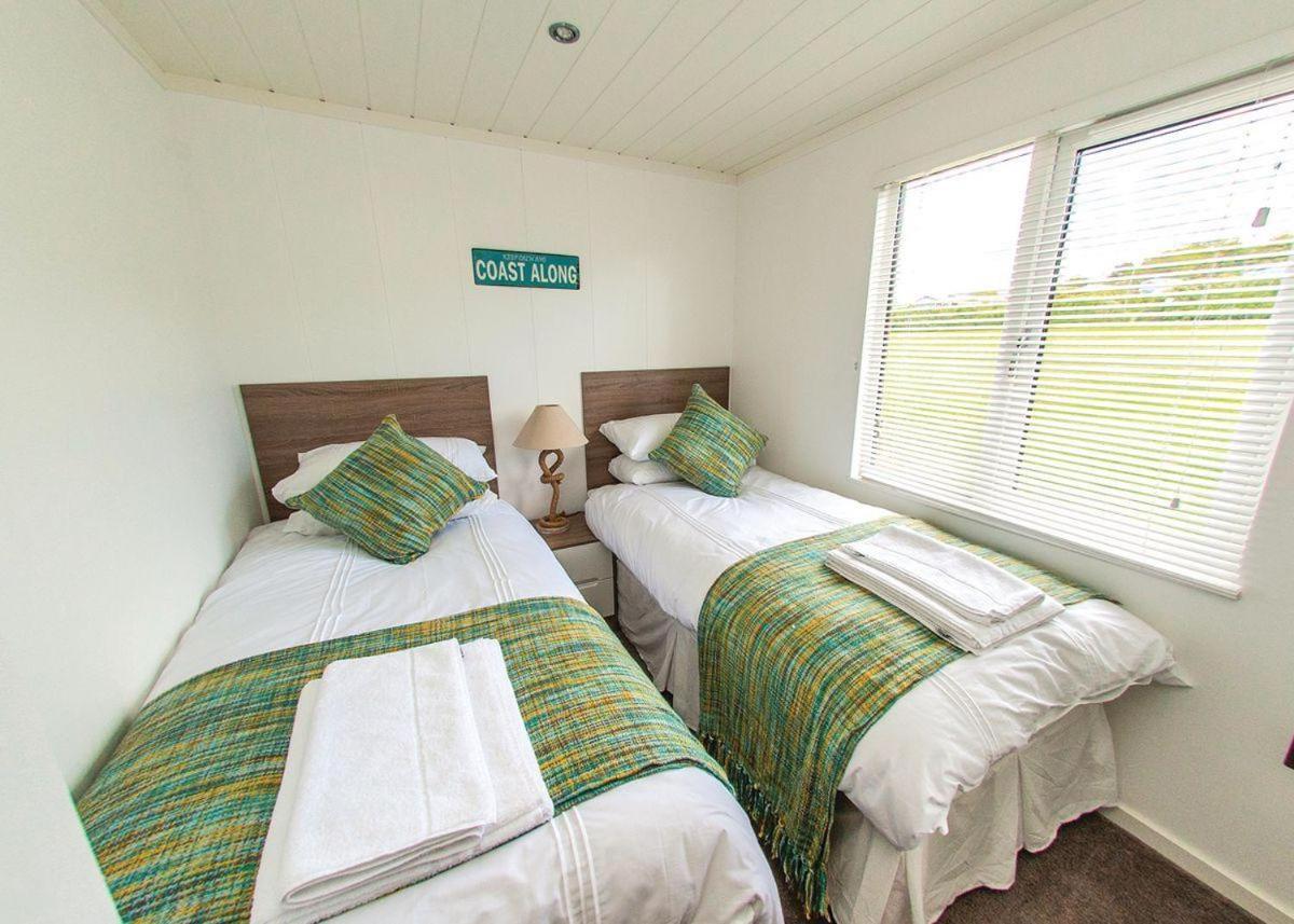 Fishguard Bay Resort Llanllawer エクステリア 写真